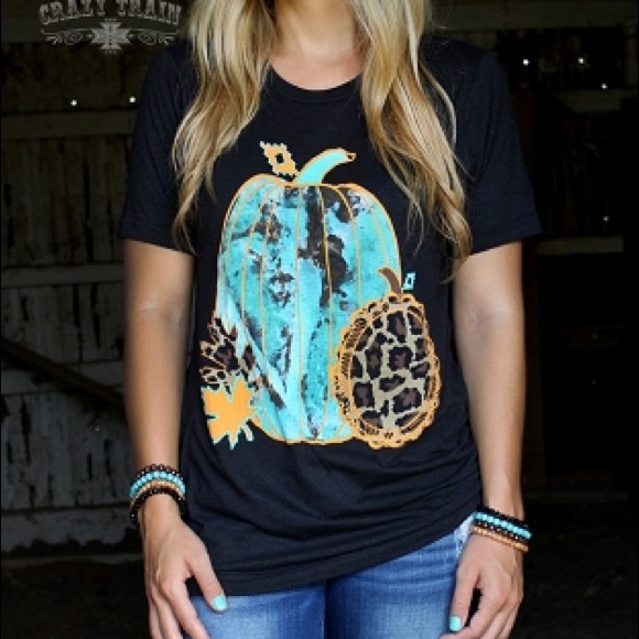 - NEW Huckleberry Harvest tee ❤️Host Pic❤️ - Picture 2 of 4